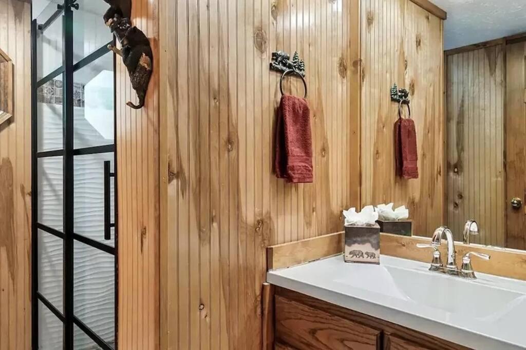 Beary Peaceful Smokies Retreat: Hot-Tub & Pools Villa Pigeon Forge Buitenkant foto