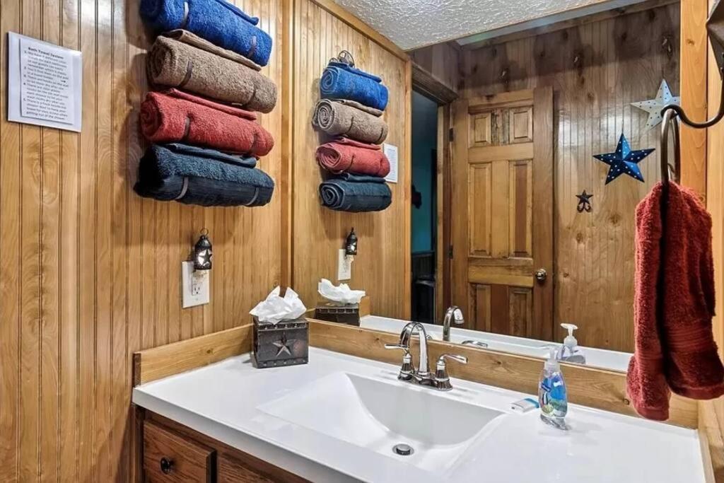 Beary Peaceful Smokies Retreat: Hot-Tub & Pools Villa Pigeon Forge Buitenkant foto